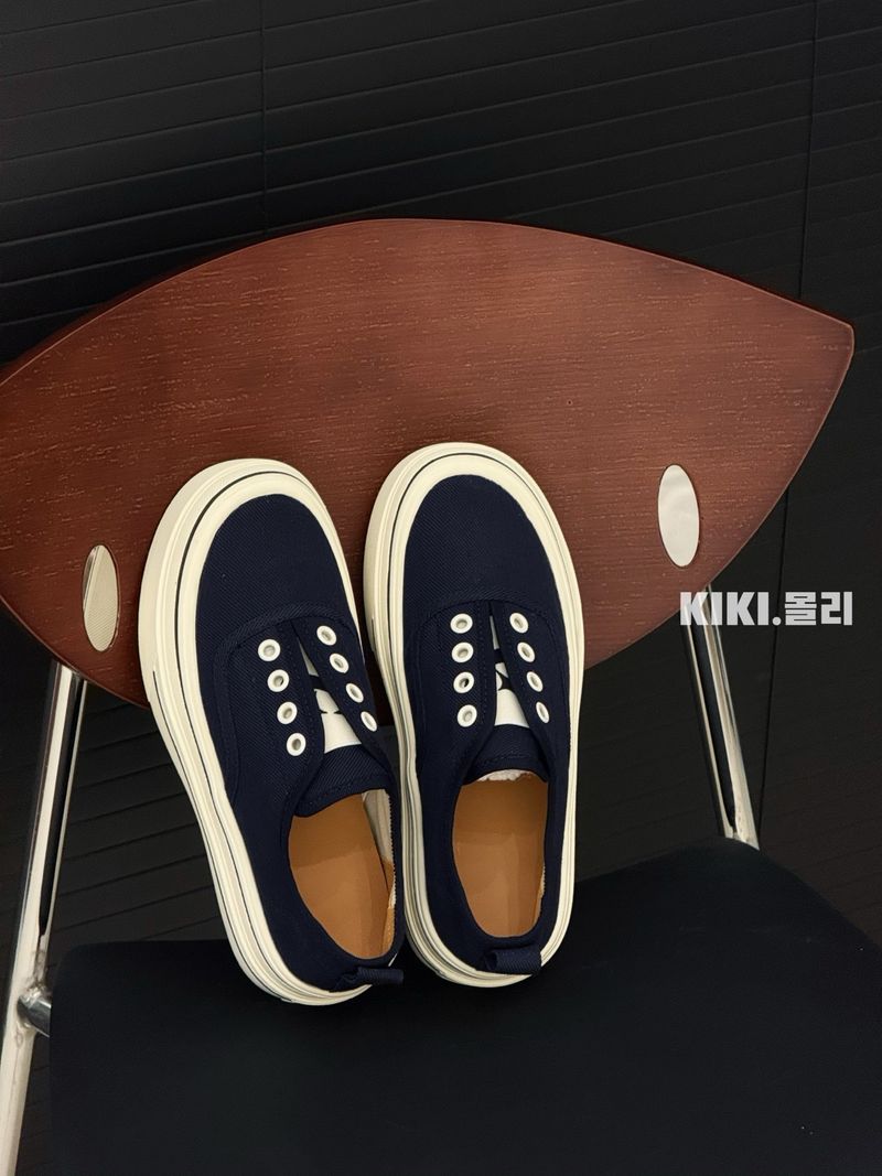 Thick-Soled European Style Canvas 2025 New Versatile Casual Comfortable Slip-On Lazy Soft Sole Board Shoes For Women_voghion.com