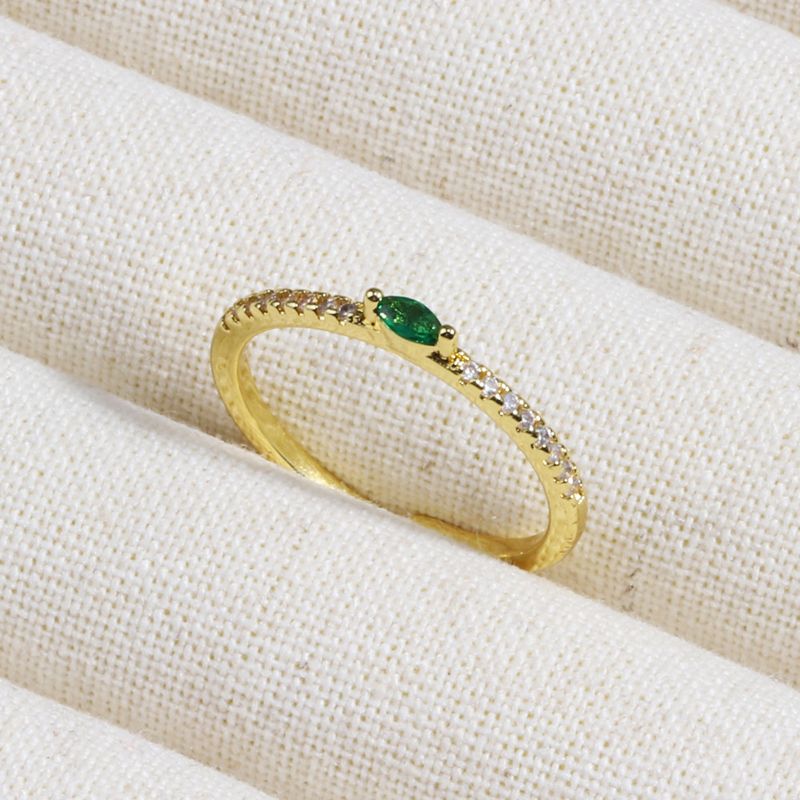 Eingelegter Smaragd für Frauen, Nischendesign, Mode, roséroter Lichtluxus-Ring mit offenem Zirkon_voghion.com