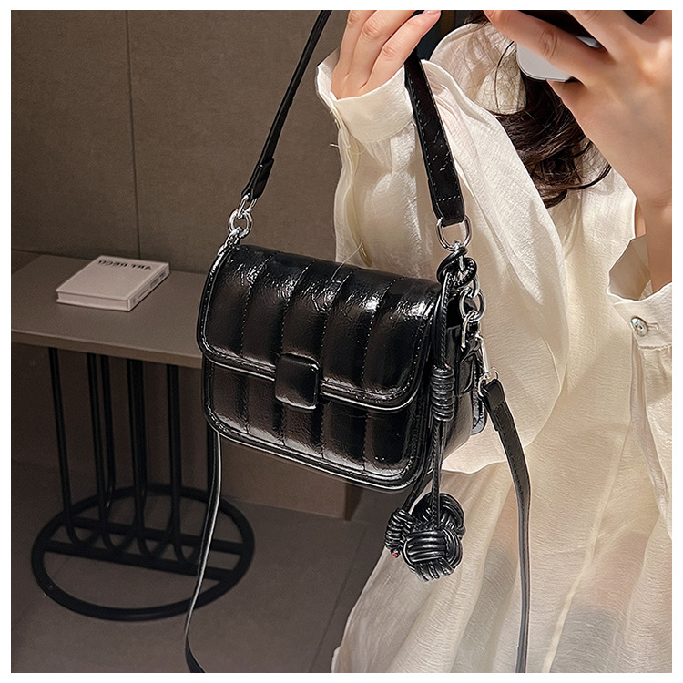 Underarm Bag Women's 2023 New Niche Design High-end One-shoulder Messenger bag foreign style net red hot style small square bag_voghion.com