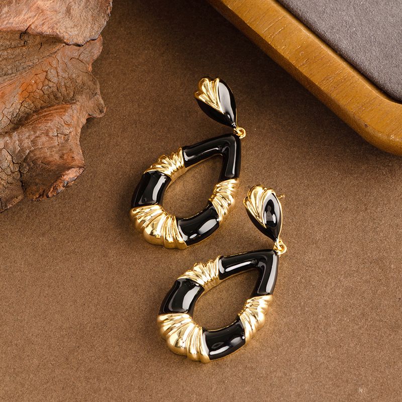 Elegante e lussuoso, stile antico, smalto a goccia, a forma di goccia cava, per donne con un temperamento di nicchia, di alta qualità._voghion.com