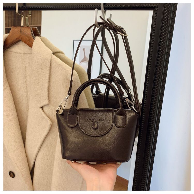 Hih end pleated texture handba for women 2024 niche desin draon bas Xian commutin crossbody versatile shoulder_voghion.com