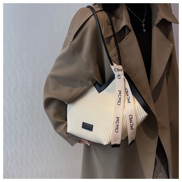 Borsa tote per studenti a spalla singola da pendolarismo in pelle versatile e casual da donna famosa su Internet del 2024 di grande capacità_voghion.com