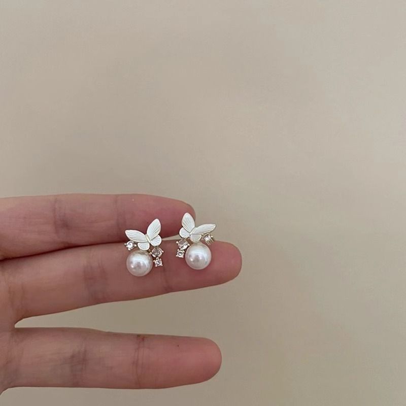 Niche Design Pearl Butterfly Stud Earrings New Popular Small Exquisite Student Earrings Women_voghion.com