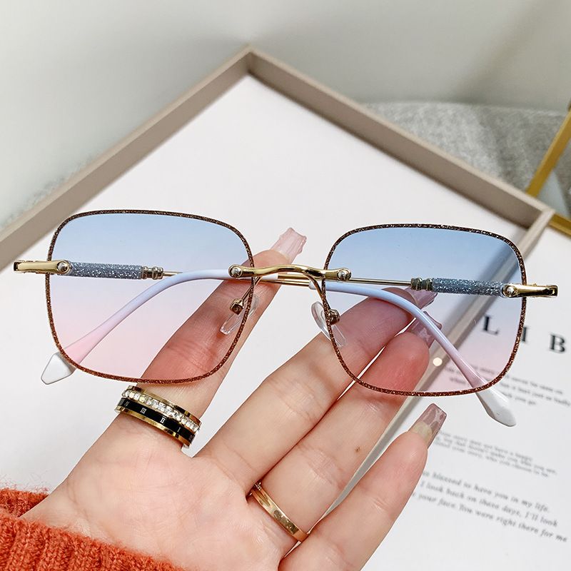 Damen-Sonnenbrille, quadratischer Rahmen mit Zubehör, Glitzer, INS-Stil, Mode, High-End-Sinn, Sonnenbrille im gleichen Stil für Männer und Frauen_voghion.com