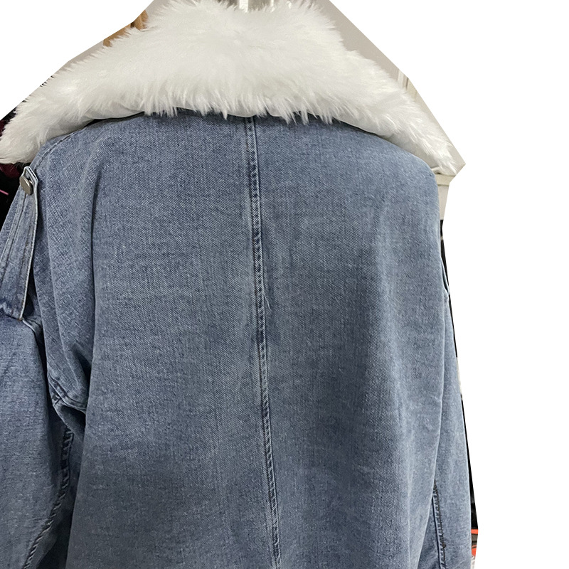 Kurze, verwaschene Pelzjacke aus Denim für Damen in Weiß_voghion.com