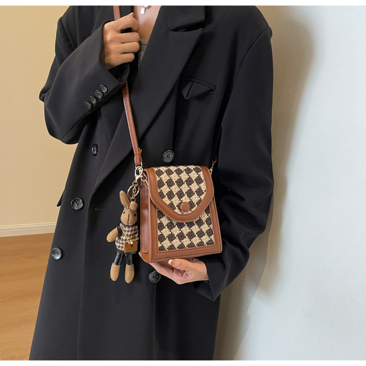 2024 Neue beliebte Tasche für Damen in diesem Jahr, modische Umhängetasche für Damen, Instagram-Französisch, kleine Schultertasche mit Ständer für Damen_voghion.com