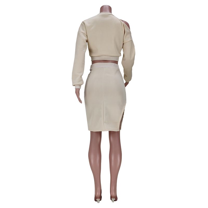 Completo due pezzi da donna con scollo rotondo, gonna e top traforati con spacchi, in filo inverso_voghion.com