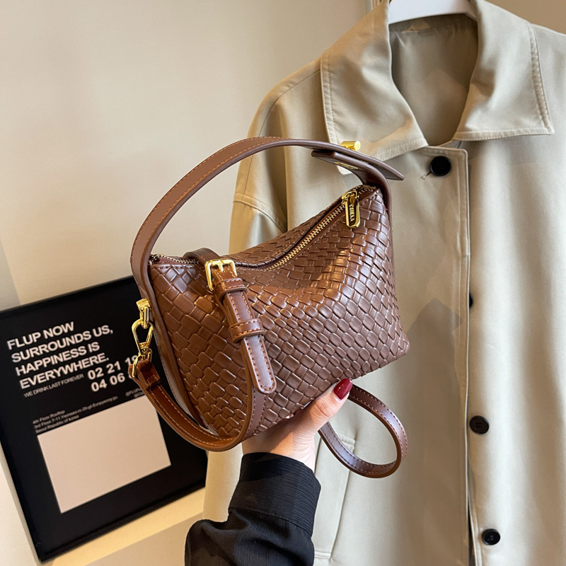 2024 New Fashion Small Square Bag Women's Crossbody Bag Atmospheric and Simple Underarm Bag Single Shoulder Bag Handbag_voghion.com