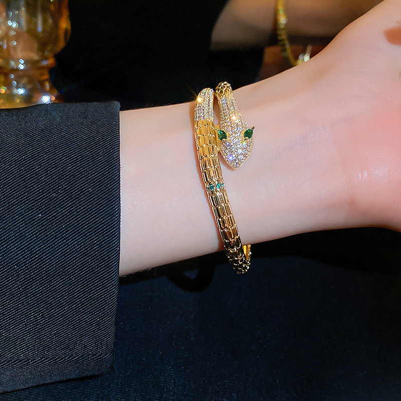 Designer's Inlaid Zircon Titanium Steel Full Diamond Zircon Snake Bracelet Fashion High Grade Light Luxury Creative Style Bracelet_voghion.com