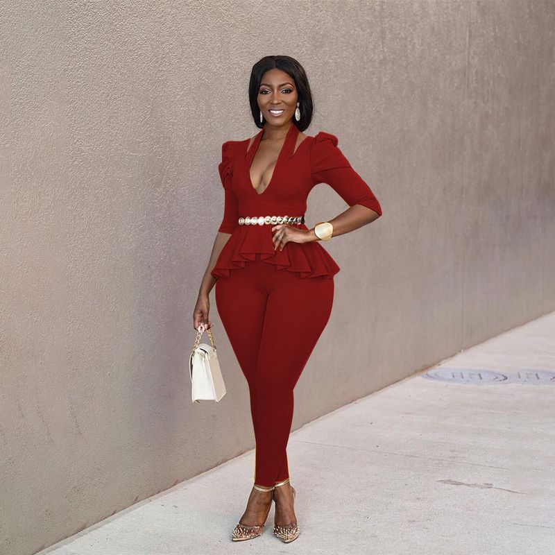 Completo da donna in due pezzi con blazer con volant sulle spalle e pantaloni lunghi_voghion.com