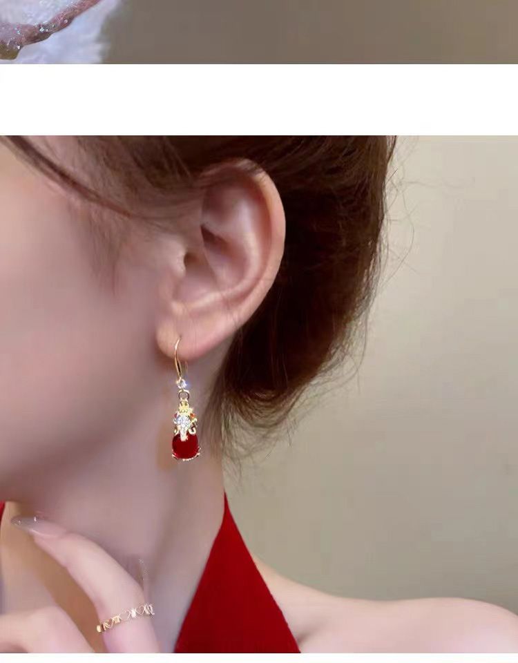 Fashionable New Chinese Antique Style PI Xiu Alloy Women's Earrings, Niche Temperament, High-end Earrings_voghion.com