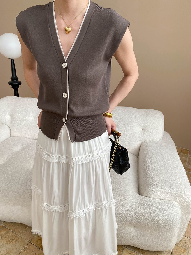 Lao Qian Commuting Sensation Color Contrasting Edge V-neck Waist Look Thin And Skinny Flying Sleeve Knitted Vest_voghion.com