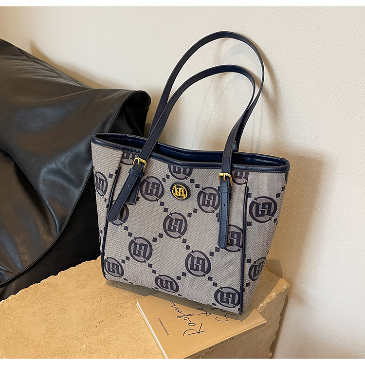 2023 Neue, heiß verkaufte Jacquard-Premium-Einkaufstasche für Damen mit großer Kapazität, ausgehende Handtasche, vielseitige, temperamentvolle Umhängetasche für Damen_voghion.com