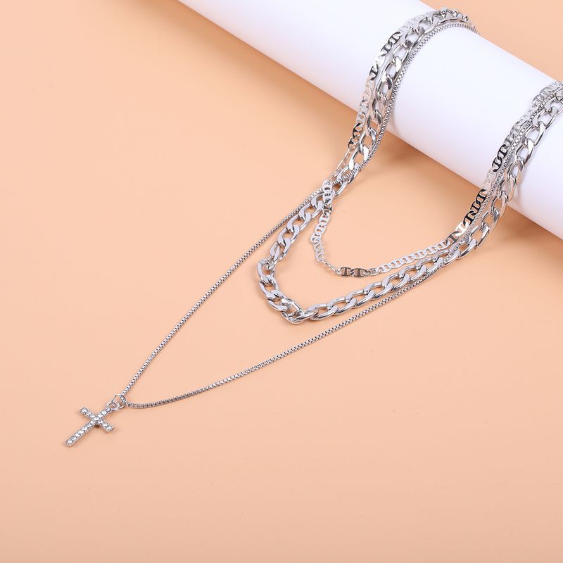 Collana con croce in zircone intarsiato alla moda unica, ciondolo con diamanti, catena clavicola mista multistrato da donna_voghion.com