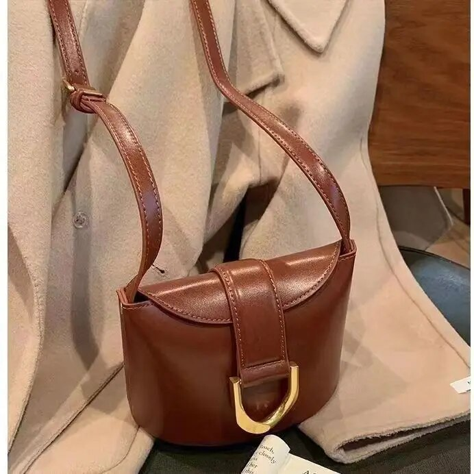 Fibbia a ferro di cavallo in metallo 2023 Autunno e inverno nuova mini borsa a tracolla casual a spalla singola tinta unita mini secchiello_voghion.com