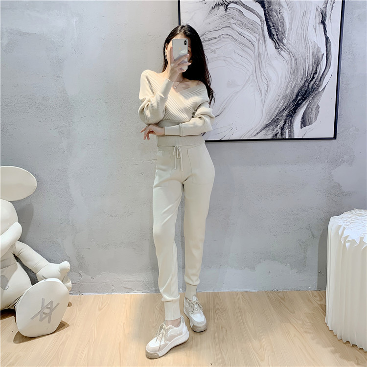 Women's small double V-neck sexy off-the-shoulder short temperament fashion suit knitted two-piece set_voghion.com