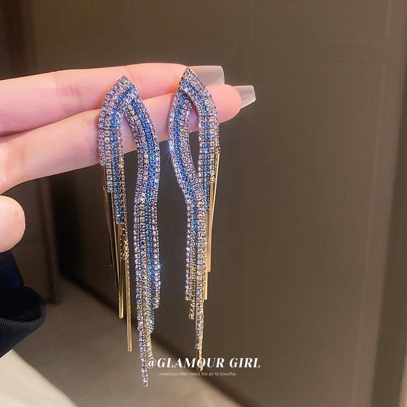 Orecchini pendenti con zirconi lunghi in metallo argentato, stile squisita, luce vento freddo, lusso e ciondolo a forma di foglia_voghion.com