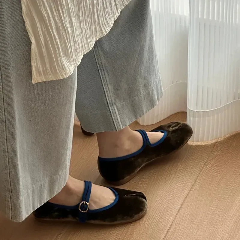 Genuine Leather Suede Korean Style Niche Pig Trotter Split Toe Ballet Flat One Strap Mary Jane Single Shoes For Women_voghion.com