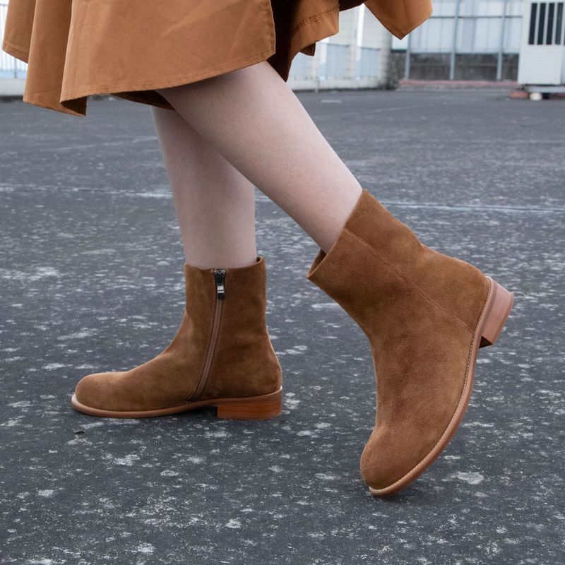 2025 Herbst Neue Damenstiefel im britischen Stil aus echtem Leder in Khaki mit runder Spitze_voghion.com