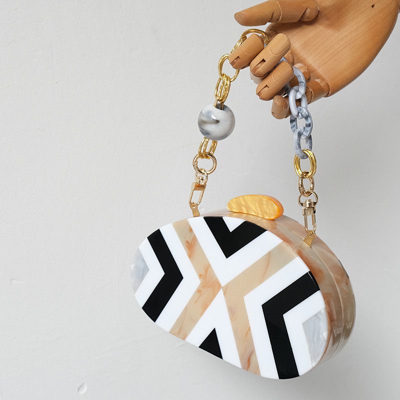 Clear Sweet Baroque Acrylic Resin Vintage Bag Handheld Short Decorative Chain_voghion.com
