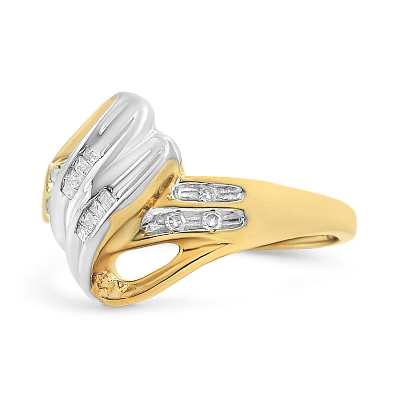 10K Yellow and White Gold 1.00 Cttw Round And Baguette-Cut Diamond Accent Bypass Ring (H-I Color, I2-I3 Clarity)_voghion.com