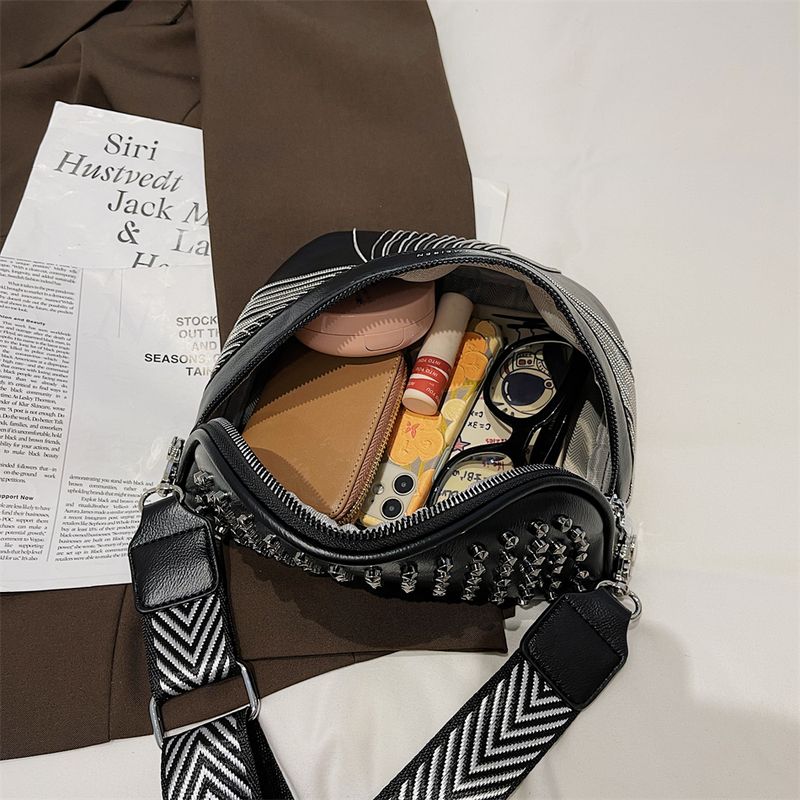 Luxus Frau Brust Mode Quaste Leder große Kapazität Crossbody Sling Frauen Taille Tasche Casual Niet Design Reise Sac_voghion.com