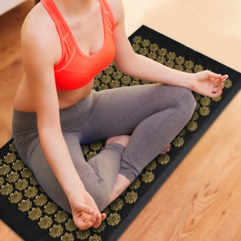 Massaggiatore per la schiena Pranamat Eco Lotus Spike Mat Cuscino per massaggio con agopuntura Applicatore di Kuznetsov per collo piede schiena Yoga_voghion.com