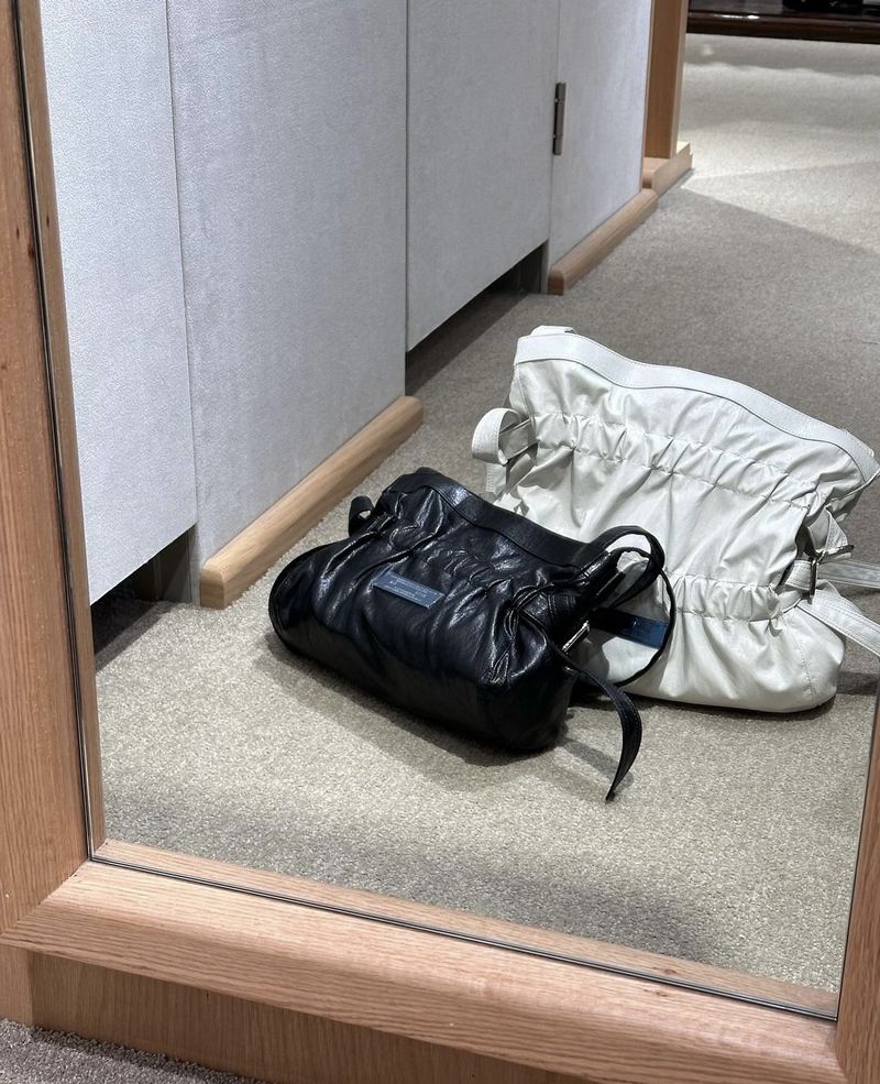 Koreanische Designer INS Mode Mädchen Plissee Design Band Multifunktionale Handtasche_voghion.com