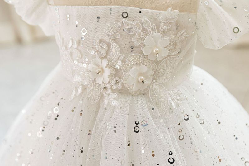 2024 nouvelle robe d'hôte pour enfants robe de soirée pour fille de fleur d'un an robe de princesse florale à manches bouffantes robe en gaze en stock_voghion.com