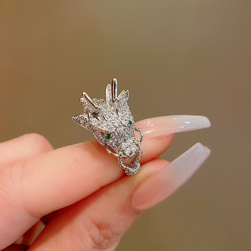 2024 Nuovo anello di apertura a forma di drago con zirconi cinesi Anello per dito indice dal design alla moda cinese-chic Abbigliamento di alta qualità_voghion.com