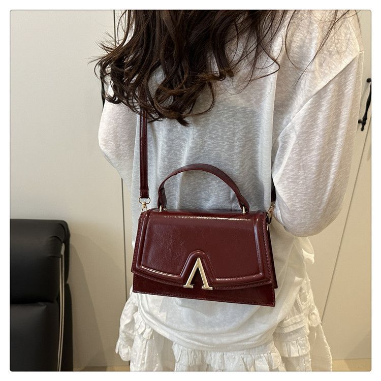 Elegante, kleine Umhängetasche im französischen Stil für Damen – minimalistische Tragetasche aus PU-Leder mit Magnetverschluss, geräumiges Innenfach für die wichtigsten Dinge des täglichen Bedarfs_voghion.com