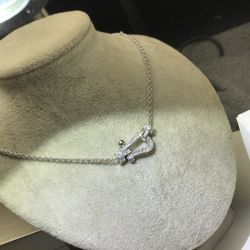 U-förmige Hufeisen-Halskette V-Goldhalskette weiblich Fried Dough Twists Schlüsselbeinkette Flut einfach ins_voghion.com