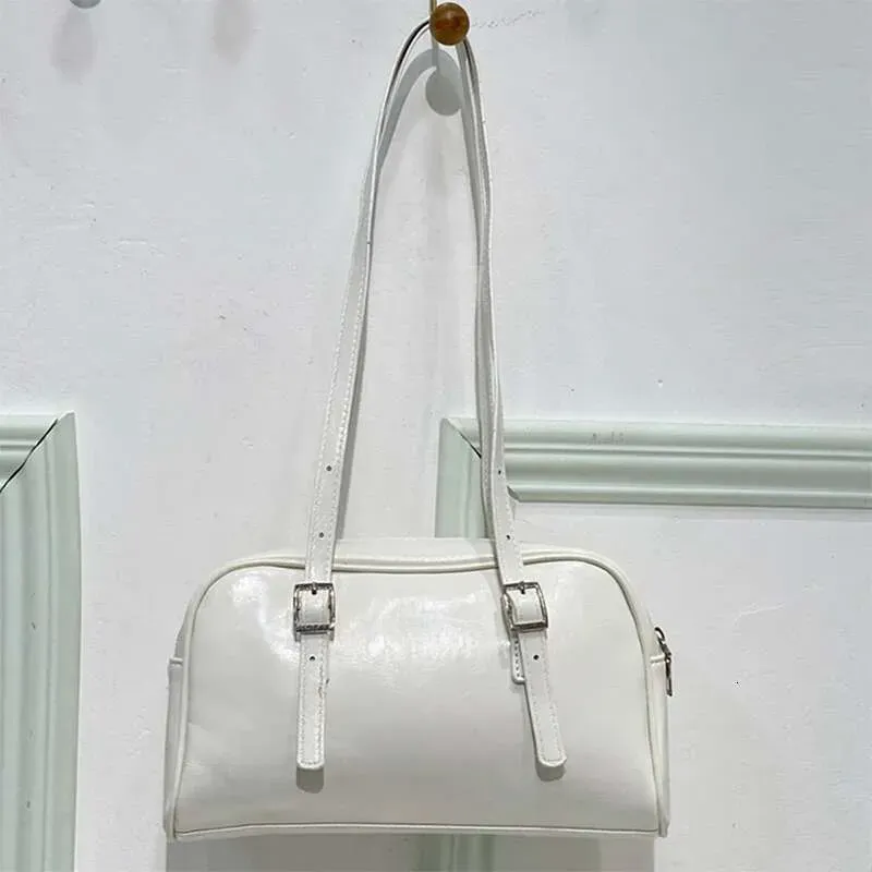 Designer 2025 Ladies Boston 2024 Neue minimalistische kochende leichte Joker-Sport- und Fiess-Tasche mit großer Kapazität sollte eine B-Tasche sein_voghion.com