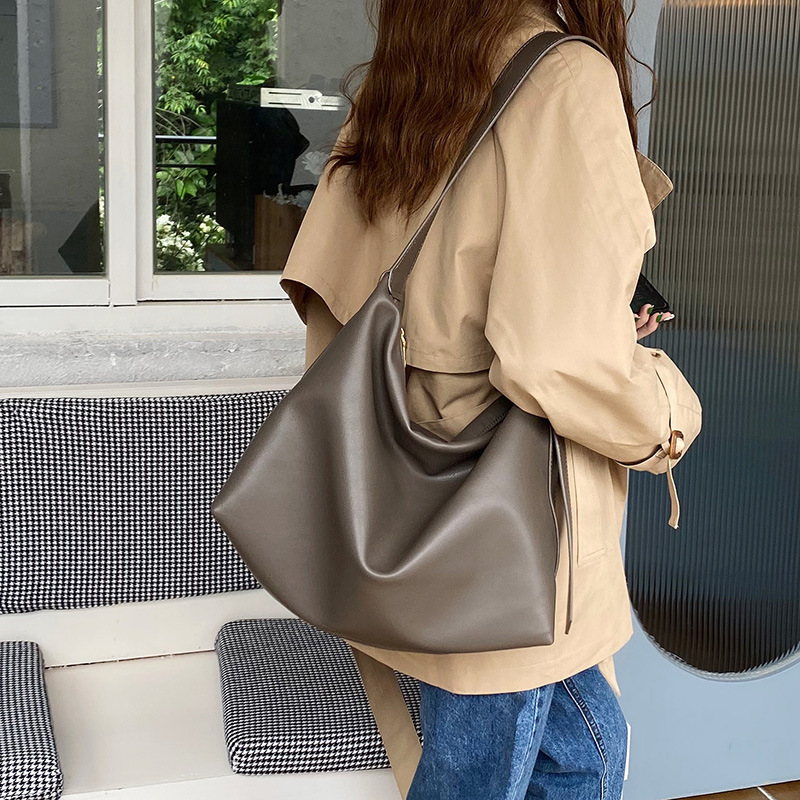 Korean version of the daily bag soft collapsed minimalist style shoulder bag big bag 2023 new bag women's large-capacity Messenger bag_voghion.com