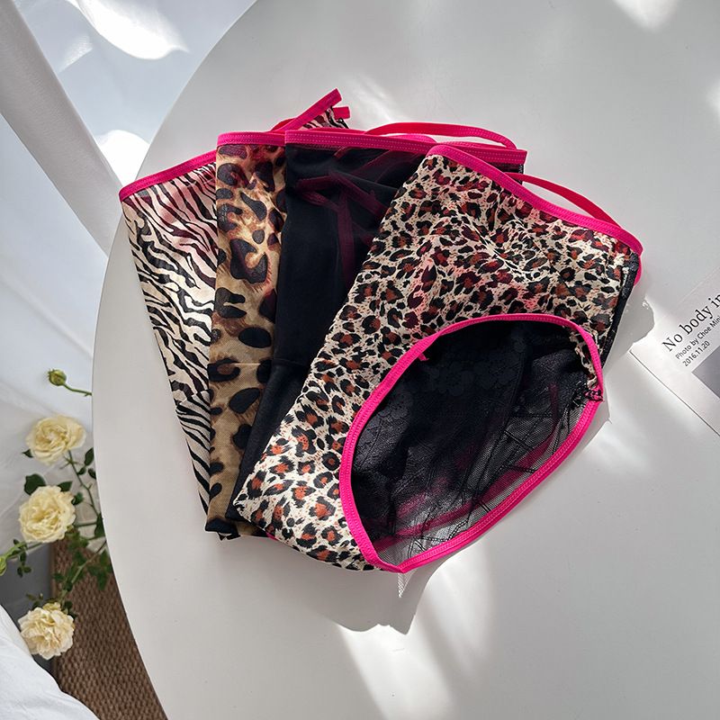 Damen-Slip mit Leopardenmuster, zarter, weicher Spitze, dünnen Trägern, gekreuzten Details und hohem elastischem Bund in Übergrößen – verführerisch und sexy_voghion.com