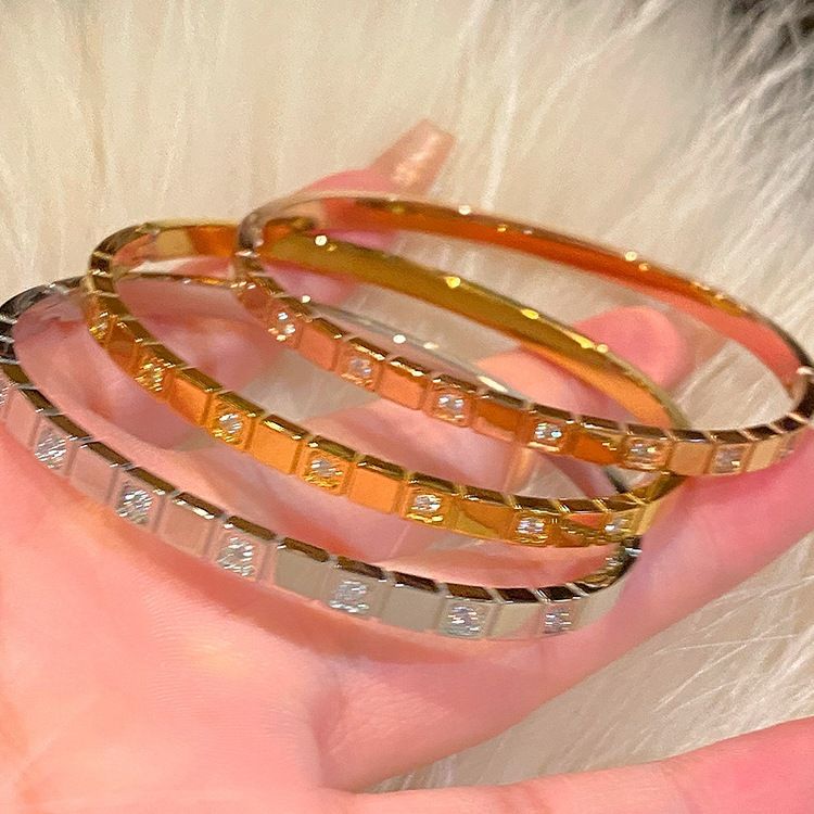 Einfache geometresche Titanstahl-Zirkon-Armband am Groussen a Stil_voghion.com