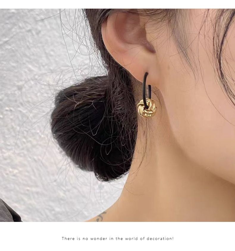 Orecchini con nodo in oro dal design retrò, semplici e di alta qualità, orecchini con cerchio nero, orecchini con temperamento da celebrità_voghion.com