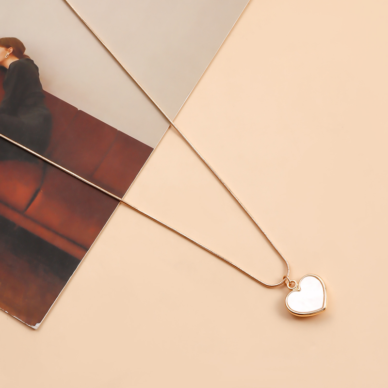 Retro Round Snake Chain, White Fritillary Necklace For Women, New Sweater Sweater Chain For Autumn And Winter_voghion.com