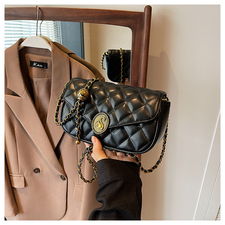 Borsa da donna Estate 2023 New High-end Sense French Niche Diamond Chain bag borsa a tracolla a tracolla all-match di moda_voghion.com