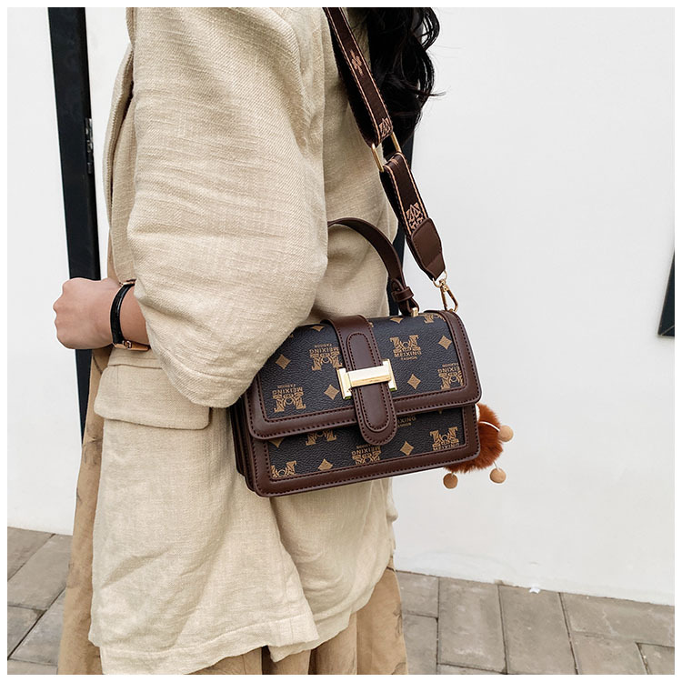 Textured fashion women's bag 2024 new trendy spring retro portable small square bag casual personality single shoulder crossbody bag_voghion.com