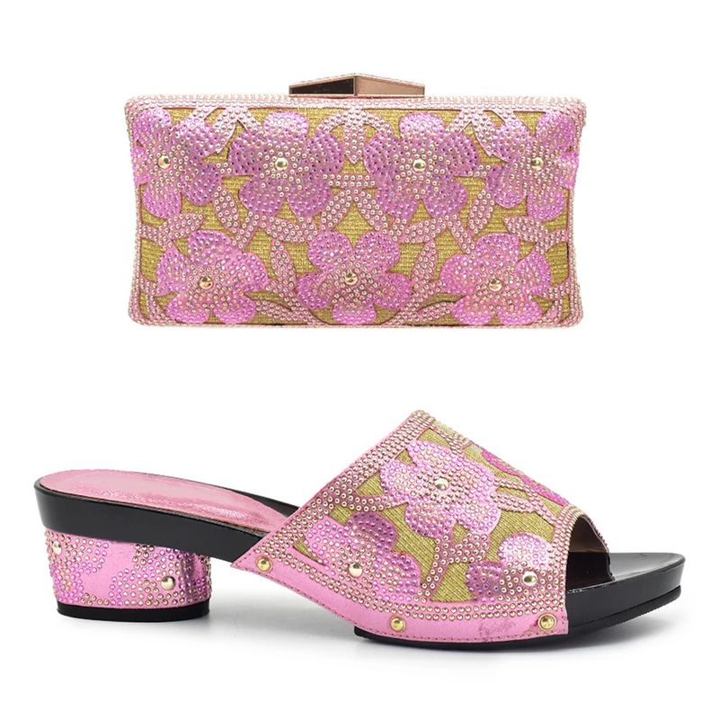 Stilfulde damebryllupssko med diamantpresset blomsterprint til festsko_voghion.com