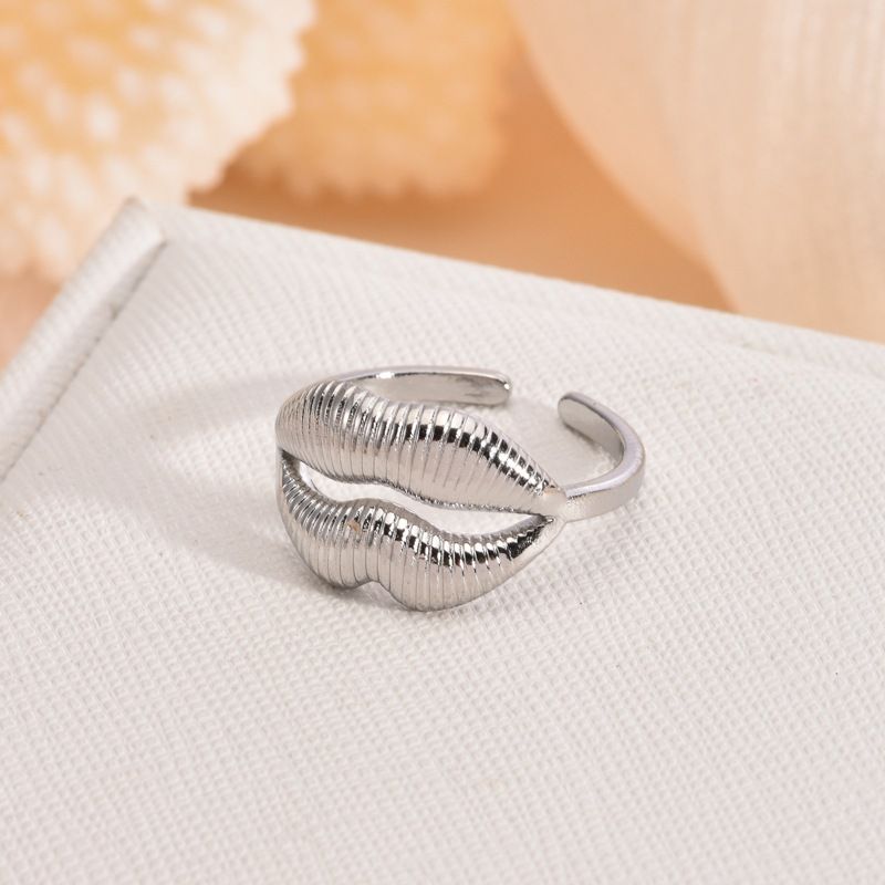 Anello aperto in acciaio inossidabile dorato a forma di labbra per donna, sensazione di alta qualità, leggero e resistente allo sbiadimento_voghion.com
