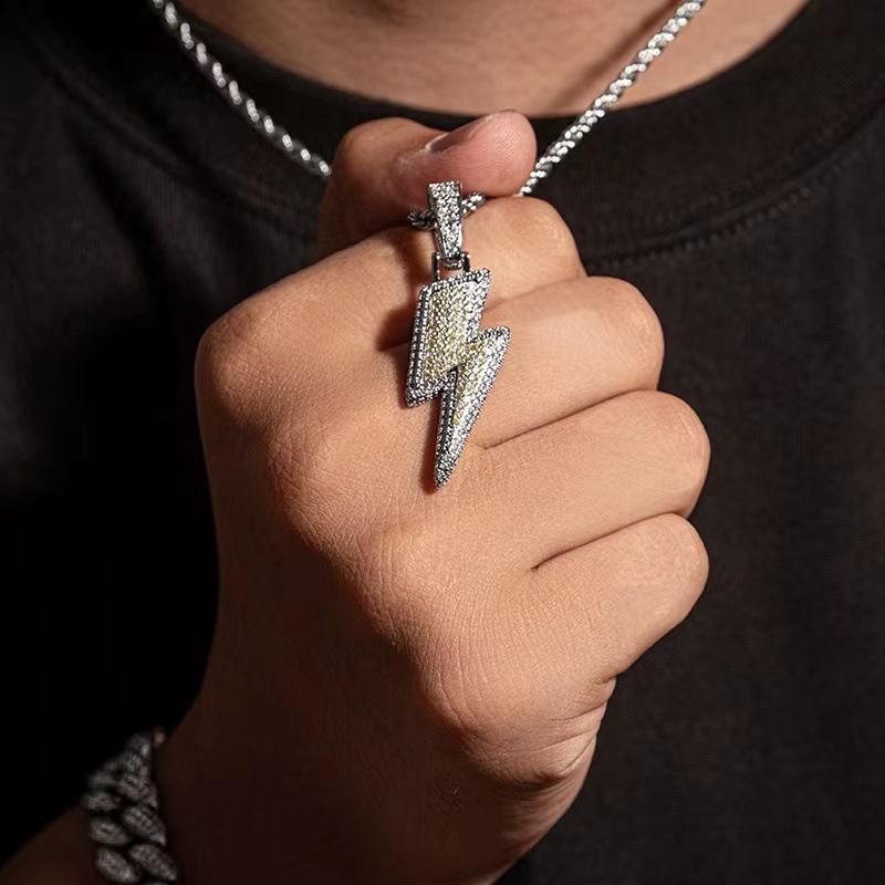 Novo colar versátil e personalizado com pingente hip hop estiloso e estiloso, combinado com presente_voghion.com