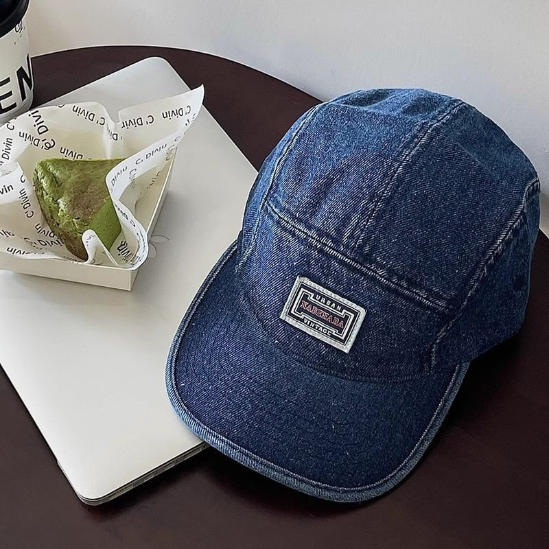 Un berretto da baseball da donna a tesa piatta da cowboy di nicchia, cinque pezzi da uomo vintage e versatili alla moda, un cappello a becco d'anatra_voghion.com