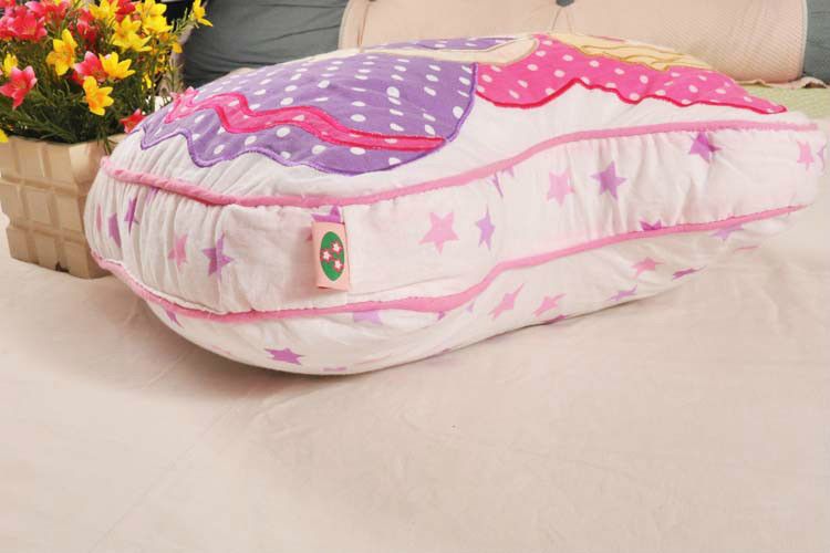 Cuscino decorativo con ricamo a forma di farfalla - Fodera in morbido cotone con imbottitura in cotone PP, perfetto per divano, letto e auto. Tessuto in puro cotone con anima._voghion.com