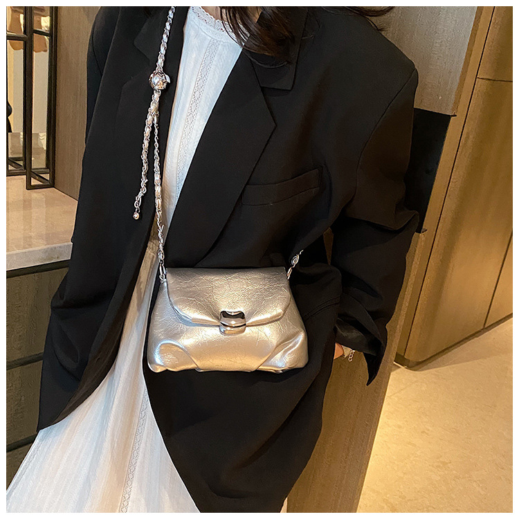 Bolsa de corrente de estilo estrangeiro de alta qualidade feminina 2023, novo design de nicho, bolsa carteiro, enrugada, moderna, bolsa de ombro pequena quadrada_voghion.com