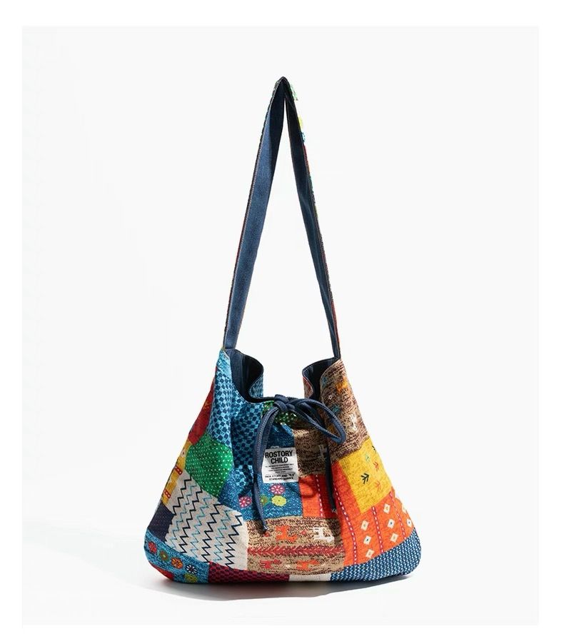 Borsa a tracolla etnica in denim bohémien, in tela bifacciale, patchwork vintage originale nepalese per donna_voghion.com