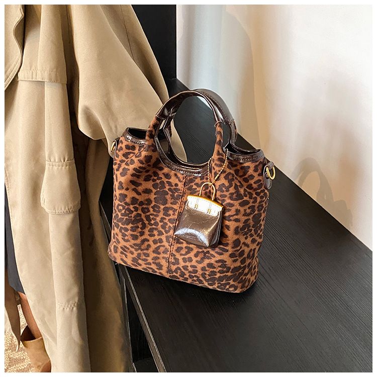 Leopardenmuster für Damen 2024 Herbst neue trendige Mode Schulter koreanische Version Nischendesign Achseltasche_voghion.com