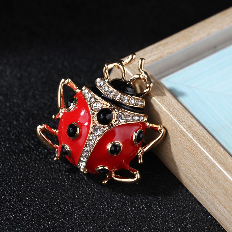 Moda giapponese e coreana personalità cartone animato sette punti coccinella smalto goccia di olio diamante insetto animale accessori spilla corsage_voghion.com