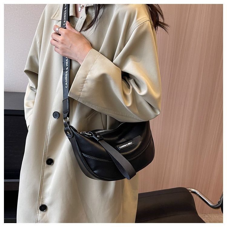 La borsa a tracolla singola da ascella, semplice, alla moda e versatile, è la nuova Dumpling 2023 da donna più popolare di quest'anno._voghion.com